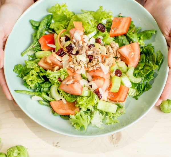 Holding a plate with healthy salad on the table decorated with green ingedients. Top view SSUCv3H4sIAAAAAAAACpxW247bIBB9r9R/iHhuJC62wf2Vqg/YnsRoMUSAE62i/fcSX3ZtsLRS38LxMHPmzIU8f/44nVAjvWrR79PzdYpnpfXog5NBWRNh/GvBHZgO3Ba5O1bhLQCdCtYpqbdgI0PbGzlABM2o9Qv+mD4iH2QYPfhNdEKZu8QzWa9LLYf3CLAV6BzIwQc1OfxEwd+2x4sNViu5hXw/hgDOB9u+7QJ0toEVZRt2rQxwjens+K1q/ZnPp/XD9DHeiJ8QWlzPYcdmwlZodv5fN+cffz+JX8G0L2meHxvWDjTIWdOFIyoKXoCQ+FxjQs9FWZbxF3RnyiJYiKYkHZmizK7R2yPqNGyz7kHq0L9v80ZVhRn7IowIxoJUKCHpY/26/T0sCpKaQWw3c93bEY7r1O5ibeqN0CzoBQapYWdXVyXPvDUgx6Auo84SK1LTISqwsxKiJiK1ujoAAy4Rigp8bJmYEZ5n4sD3ScKUlKlZpyDsrJZifFWnxlWdeb/DFYKMA7tnIoSoMsJzCxx0QFrwm8sqSaPDg4p/X24T94NLhK9wibOo1l2l2Q8mEhjjrNHMGJxaVlsmVy5PqkxVEsH5YZUMeP99pWbJm6Q7K8o5Pkwevs+9t7rLh6fKad503GiJP55PT+NG70H7UyylHUOSVB05ZOqbVNCKYUZTs2BvSdYsH7S7gkc64XVWxl6abk8sJoJ5mYnYQDIZnNciU6btAXwqjcilPqgcpjxj94hbKptuRo+aMVGXHkxesIMMFlLLmnxqt1n/cuyU3Wzuu22l9snLFke0nTvmuSA29NPbvl5r7WjCtMcQJfW6R5C29rZIcIlu4asc3scbr9U84ZtYbfwzYYdNKGPDlMvy2KFubkpEGBXxbRKUFRwTRsQSdvmX0KvoZ2K0OprebDW1wQqpFwPU1lEdTPj5QuKjV1RAzpK3cK6LphUEVw2bSvbxDwAA//8DADXotnsACQAA